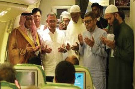 আজ রাতেই হজ ফ্লাইট উদ্বোধন : ১৮ এপ্রিল থেকে যাত্রী পরিবহন