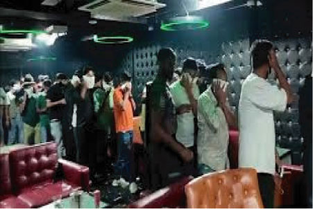 উত্তরায় মাদকবিরোধী অভিযানে বারে আটক ১৪০ জন