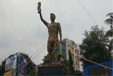 নিরাপত্তা ঝুঁকিতে কলকাতার ৭০ ফুট মেসি ভাস্কর্য : অপসারণের সিদ্ধান্ত