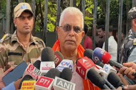 নামাজ নিয়ে মন্তব্যে সমালোচনায় বিজেপি মন্ত্রী দিলীপ ঘোষ