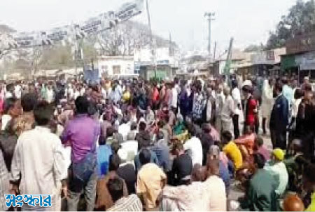 রংপুর-৪ আসনে ভোট পুনর্গণনার দাবিতে মহাসড়ক অবরোধ