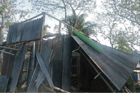 ঝড়ে ভাঙচুরে ঢালচরের ঘরবাড়ি : ঈদে অর্ধশত পরিবারের দুর্ভোগ