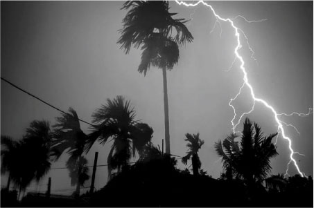 তীব্র গরমের মাঝে রাতে ৬ জেলায় ঝড়ের আশঙ্কা ও বৃষ্টির পূর্বাভাস