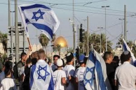 জেরুজালেমে কট্টর ইহুদিদের বিক্ষোভ : ইসরায়েলি পতাকায় আগুন