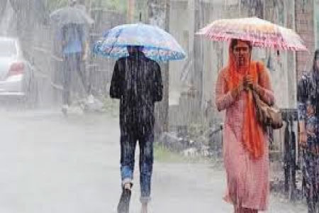 সোমবার থেকে টানা বৃষ্টির সম্ভাবনা : উত্তর-পূর্বাঞ্চলে বন্যার আশঙ্কা