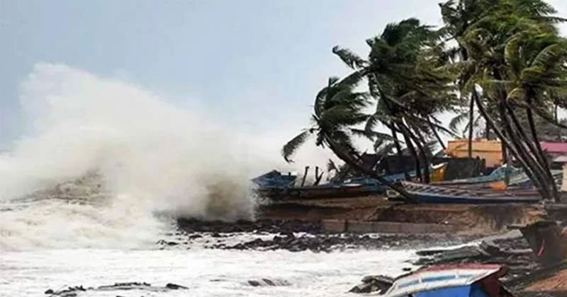 কালবৈশাখীর দাপটে সারা দেশে ঝড়-বৃষ্টি : সমুদ্রবন্দরে ৩ নম্বর সংকেত