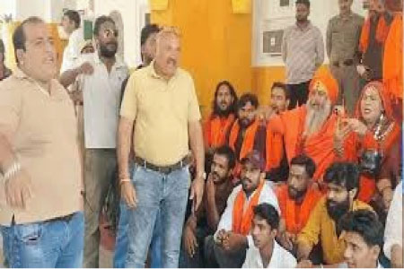 দেওবন্দ মাদ্রাসার নিচে শিব মন্দির!? বিক্ষোভ হিন্দু রক্ষা দলের