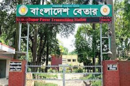 সংবাদ উপস্থাপকদের পোশাকনীতি প্রত্যাহার করল বাংলাদেশ বেতার